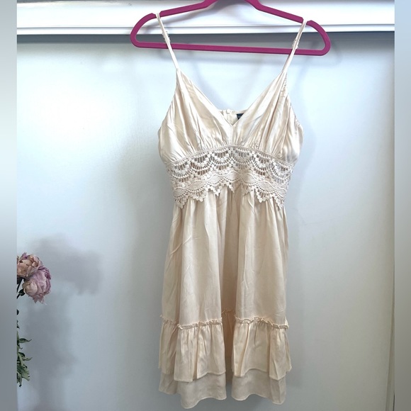 Adorable babydoll type dress perfect for spring or summer. - Picture 1 of 2
